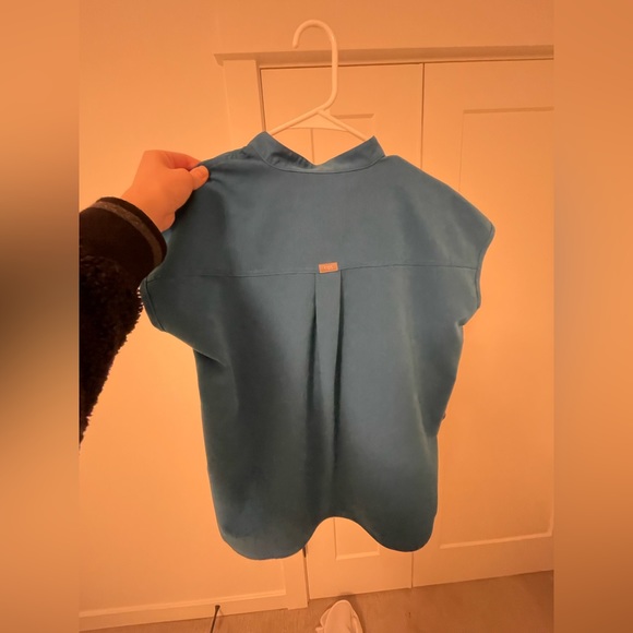 Figs scrub top, blue, XS, very gently worn - Picture 4 of 4